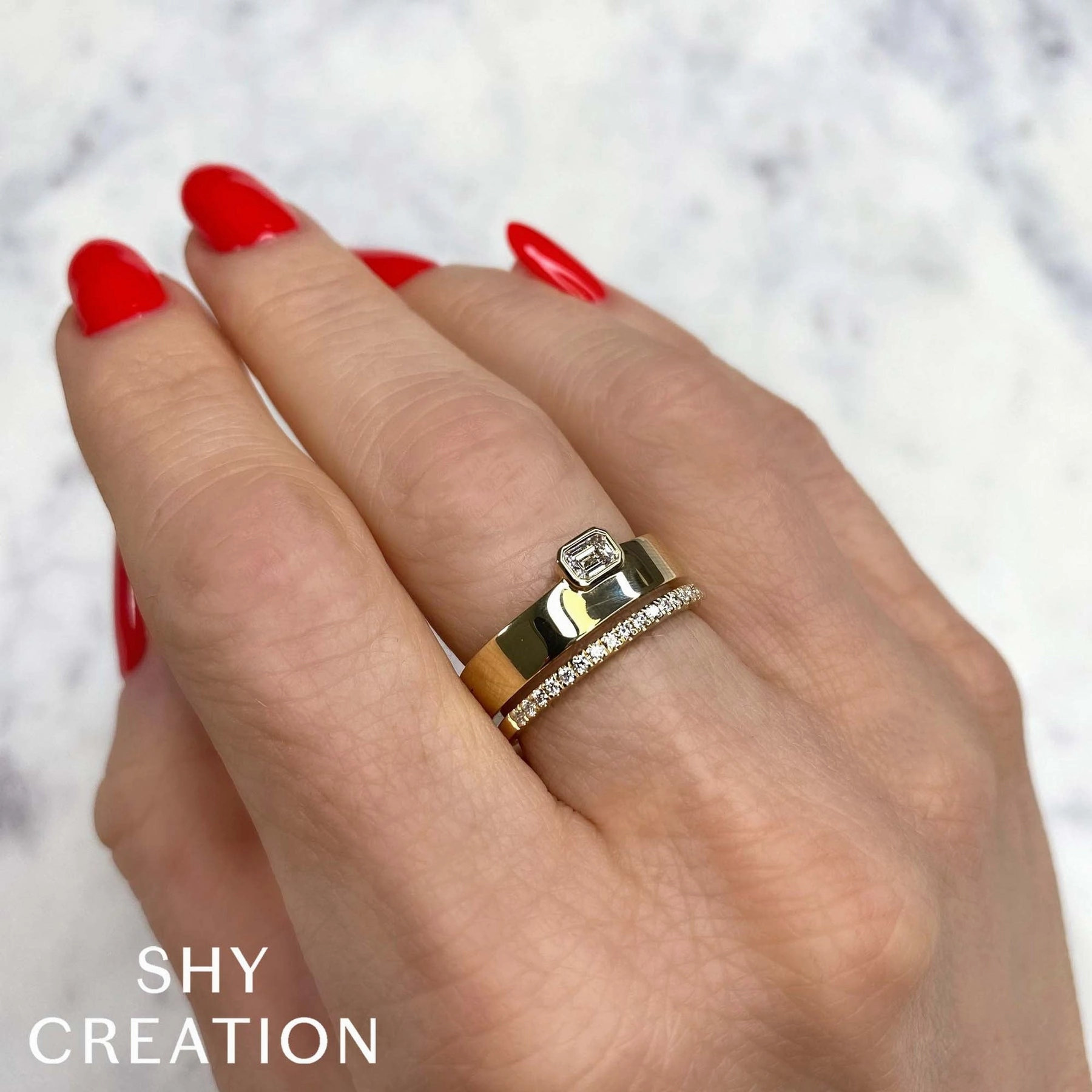 0.39CT DIAMOND EMERALD BAND