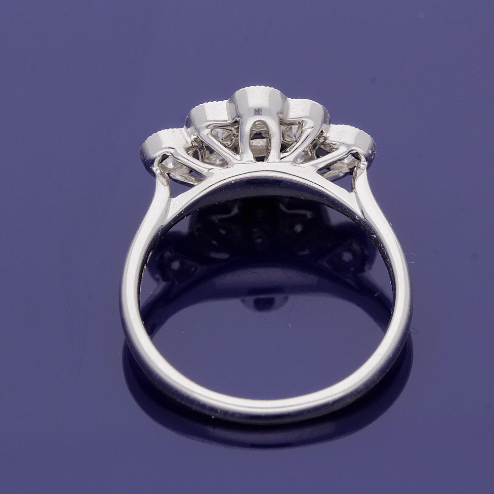 18ct White Gold 1.10ct Diamond Cluster Ring