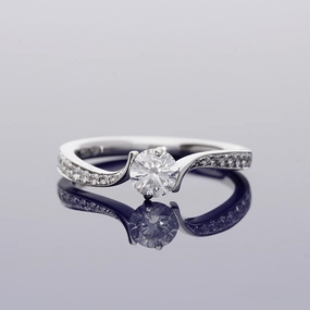18ct White Gold Certificated 0.46ct Diamond Solitaire Twist Ring with Diamond Set Shoulders