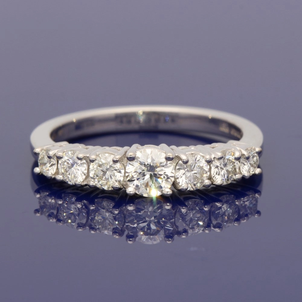 18ct White Gold Graduated Diamond Ring