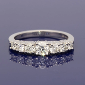 18ct White Gold Graduated Diamond Ring