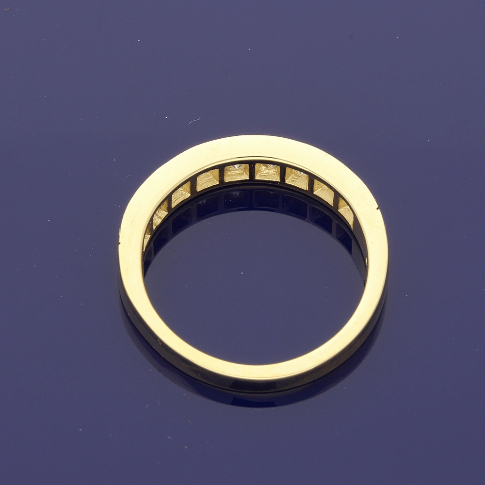 18ct Yellow Gold Graduated Diamond Half Eternity Ring