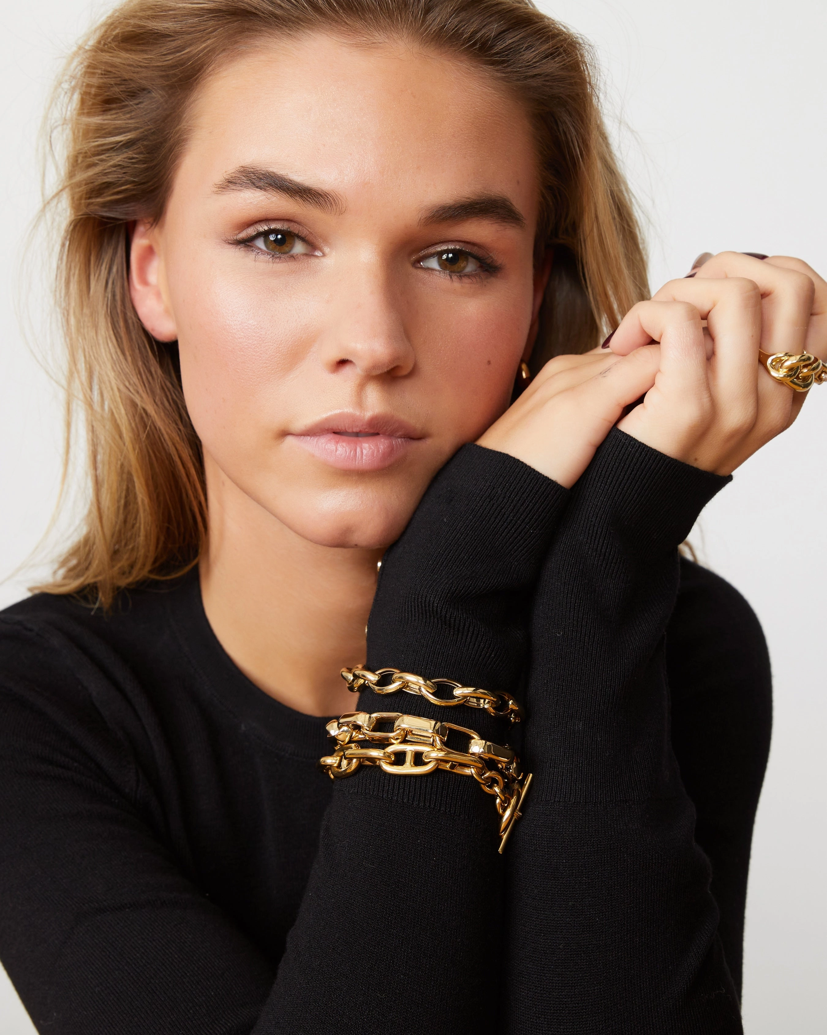 18K yellow gold ring with chain