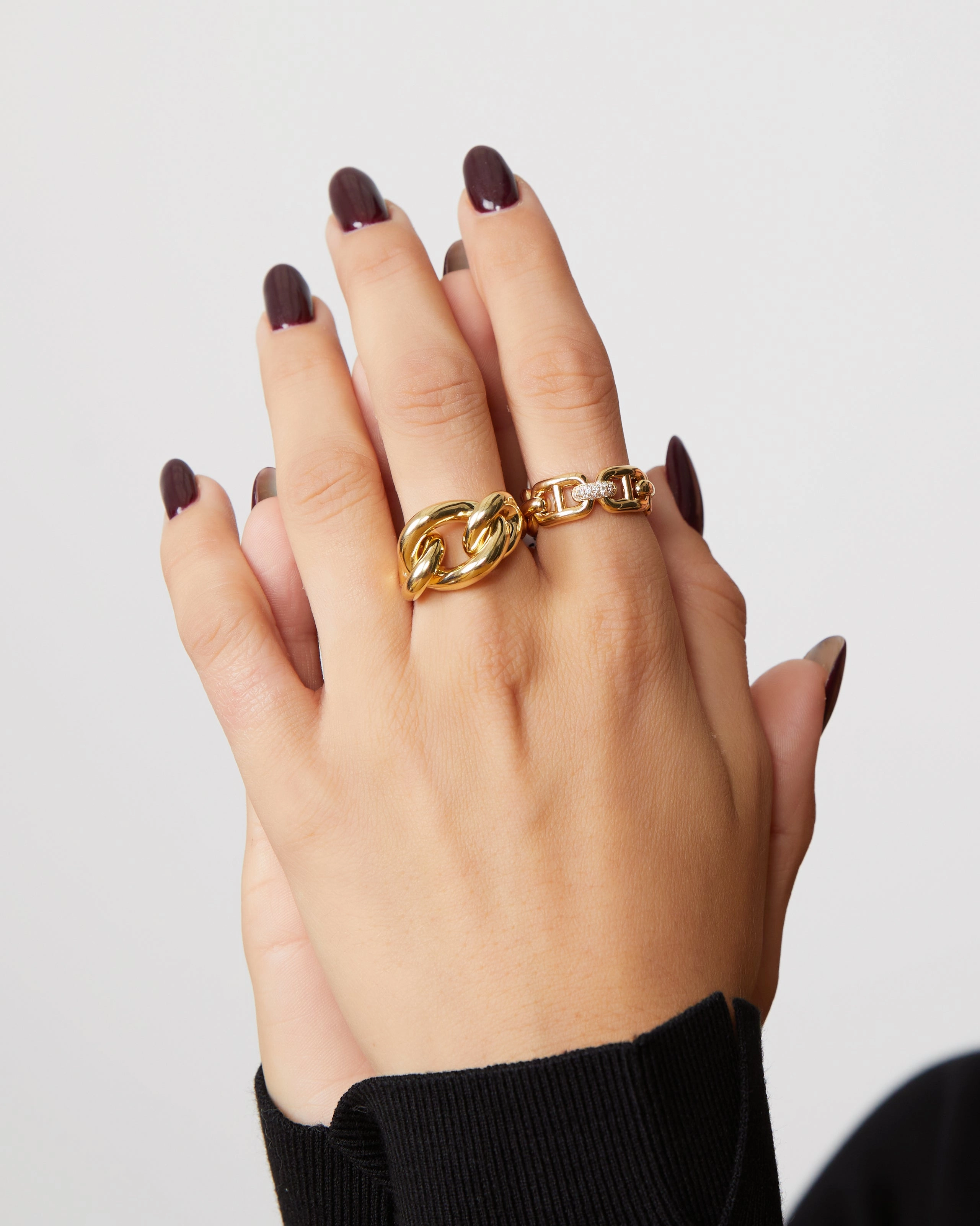 18K yellow gold ring with chain