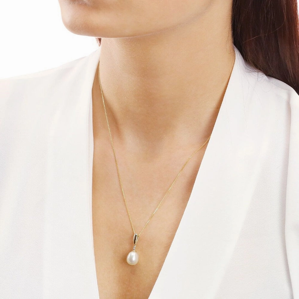 9ct Yellow Gold Freshwater Pearl and Diamond Pendant GP758W