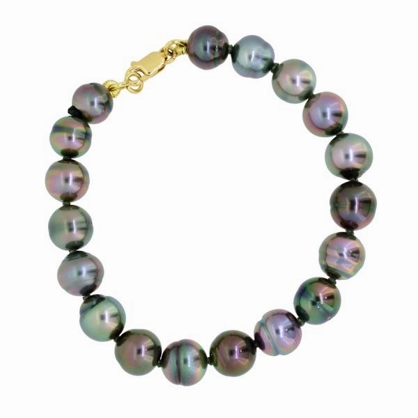 Bracelet 16 perles cercles de Tahiti 8  9,5 mm fermoir en or jaune 18 carats.