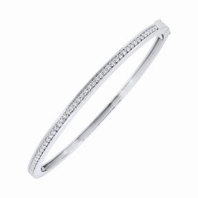Bracelet en or blanc serti de diamants.