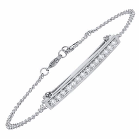 Bracelet en or blanc serti de diamants.