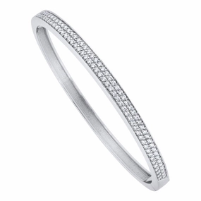 Bracelet en or blanc serti de diamants.