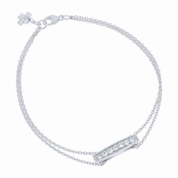Bracelet en or blanc serti de diamants.