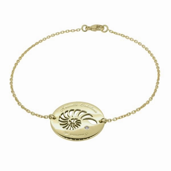 Bracelet pastille Nautile en or jaune serti d'un diamant.