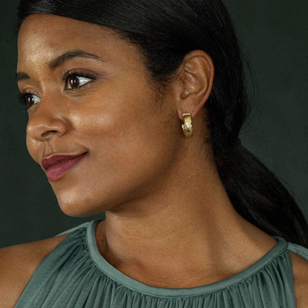 Capucine de Wulf Cleopatra Classic Small Hoop Earrings in Gold