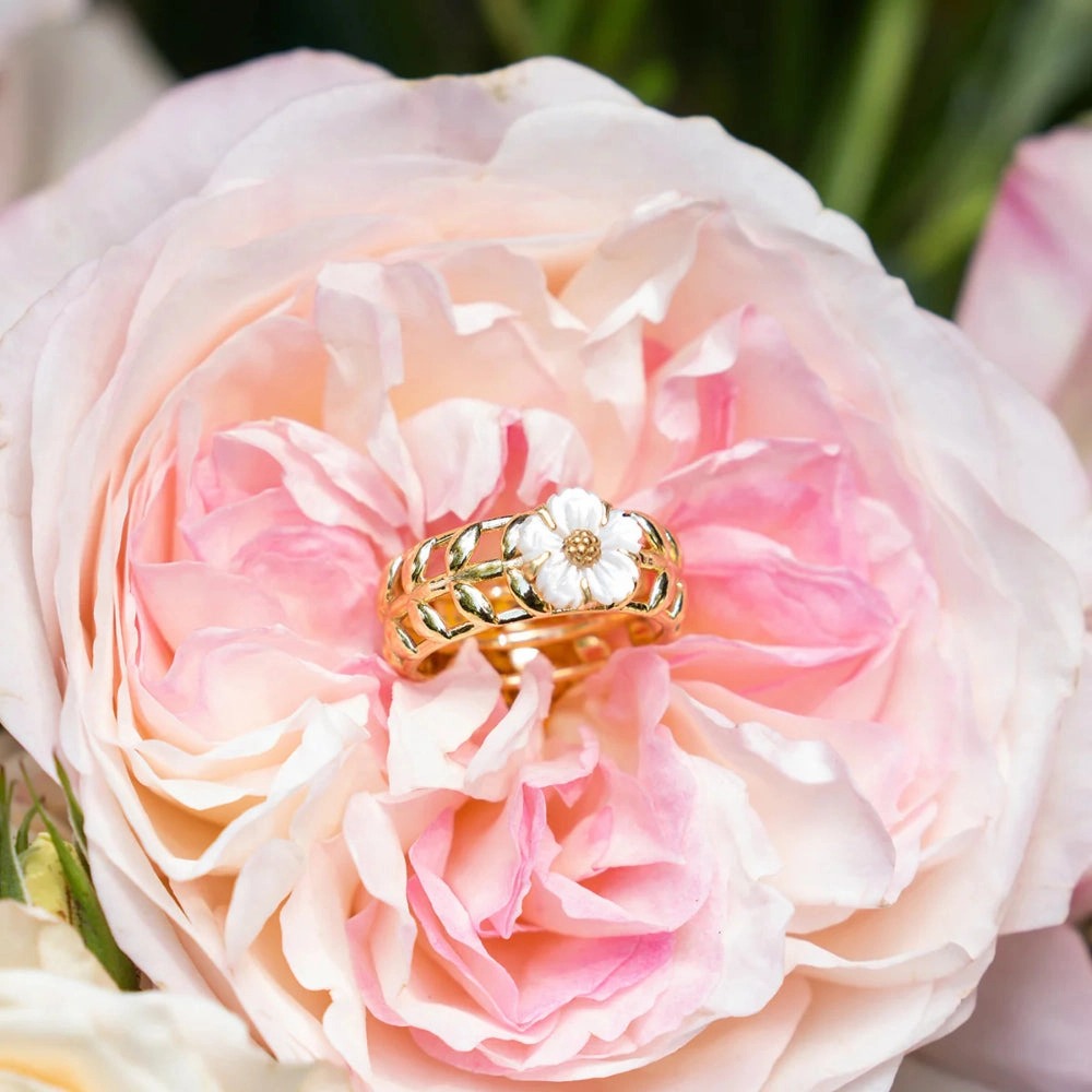 Capucine de Wulf Villandry Fleur Vine Ring  in Mother of Pearl - Size 8