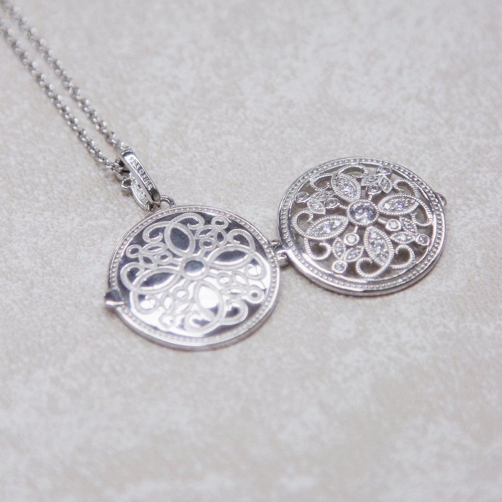 Diamonfire Sterling Silver Cubic Zirconia Round Medallion Filigree Locket and Chain P4613