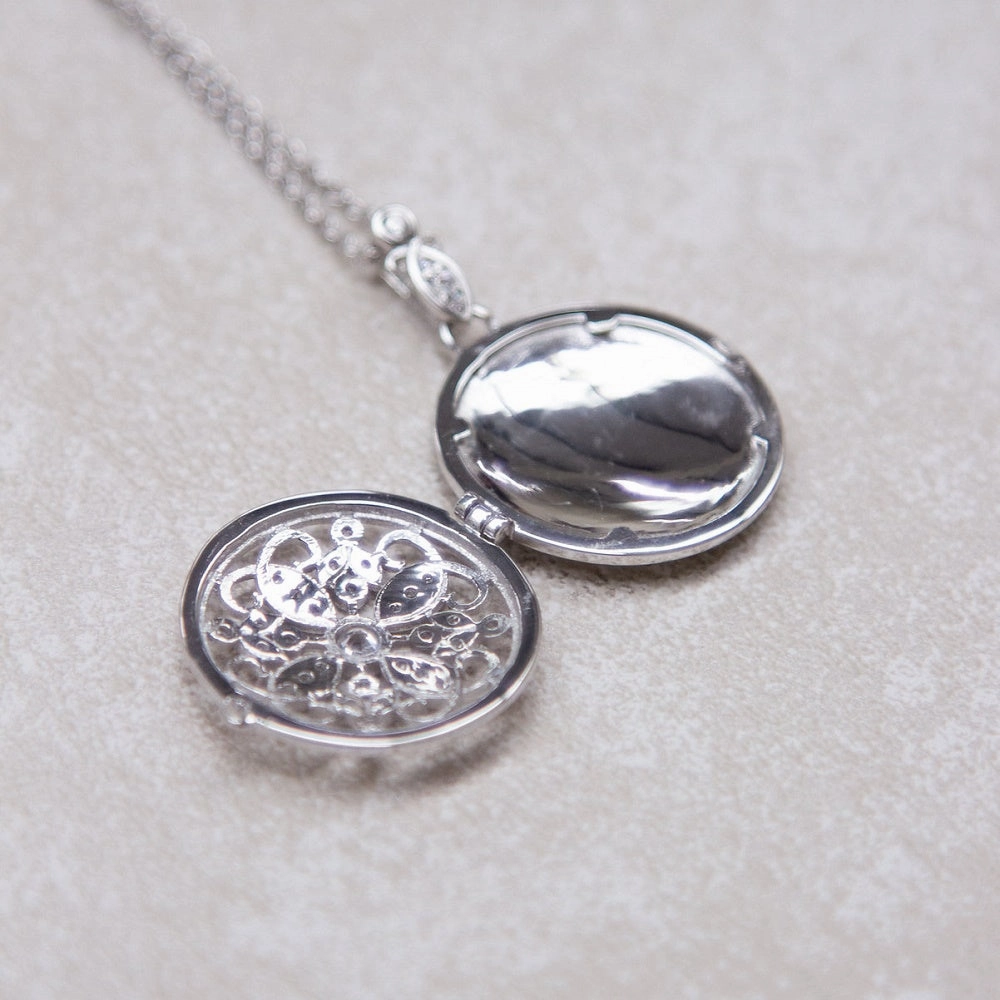 Diamonfire Sterling Silver Cubic Zirconia Round Medallion Filigree Locket and Chain P4613