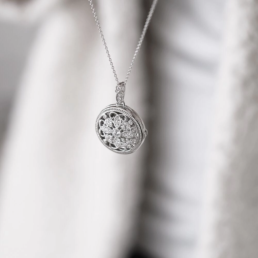 Diamonfire Sterling Silver Cubic Zirconia Round Medallion Filigree Locket and Chain P4613