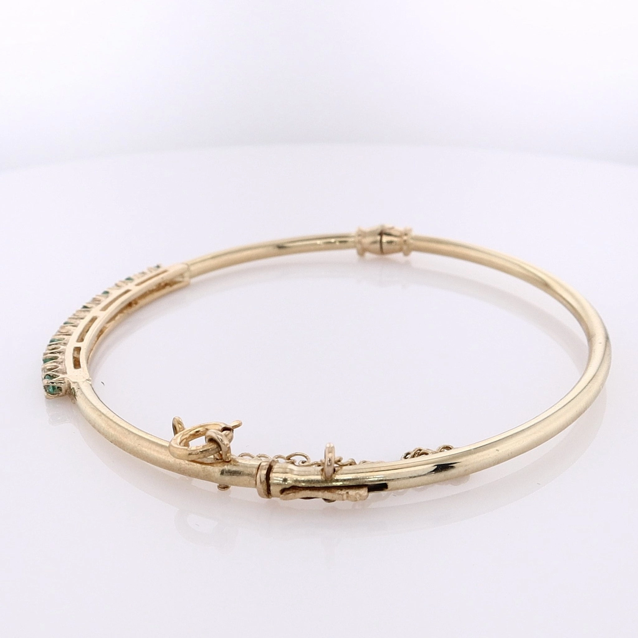 Estate 14 Karat Yellow Gold Diamond and Emerald Bangle Hinged 7 RBC D.21tw HSI Alternating 8 Round Emeralds .24tw Prong Set