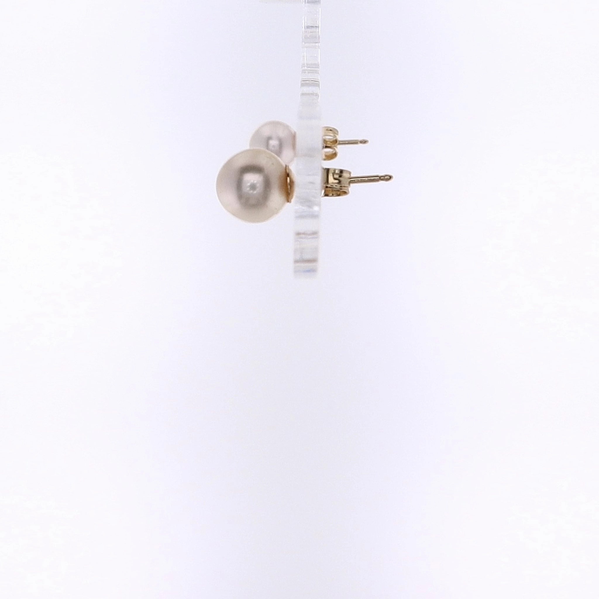 Estate 14 Karat Yellow Gold Pearl Stud Earrings
