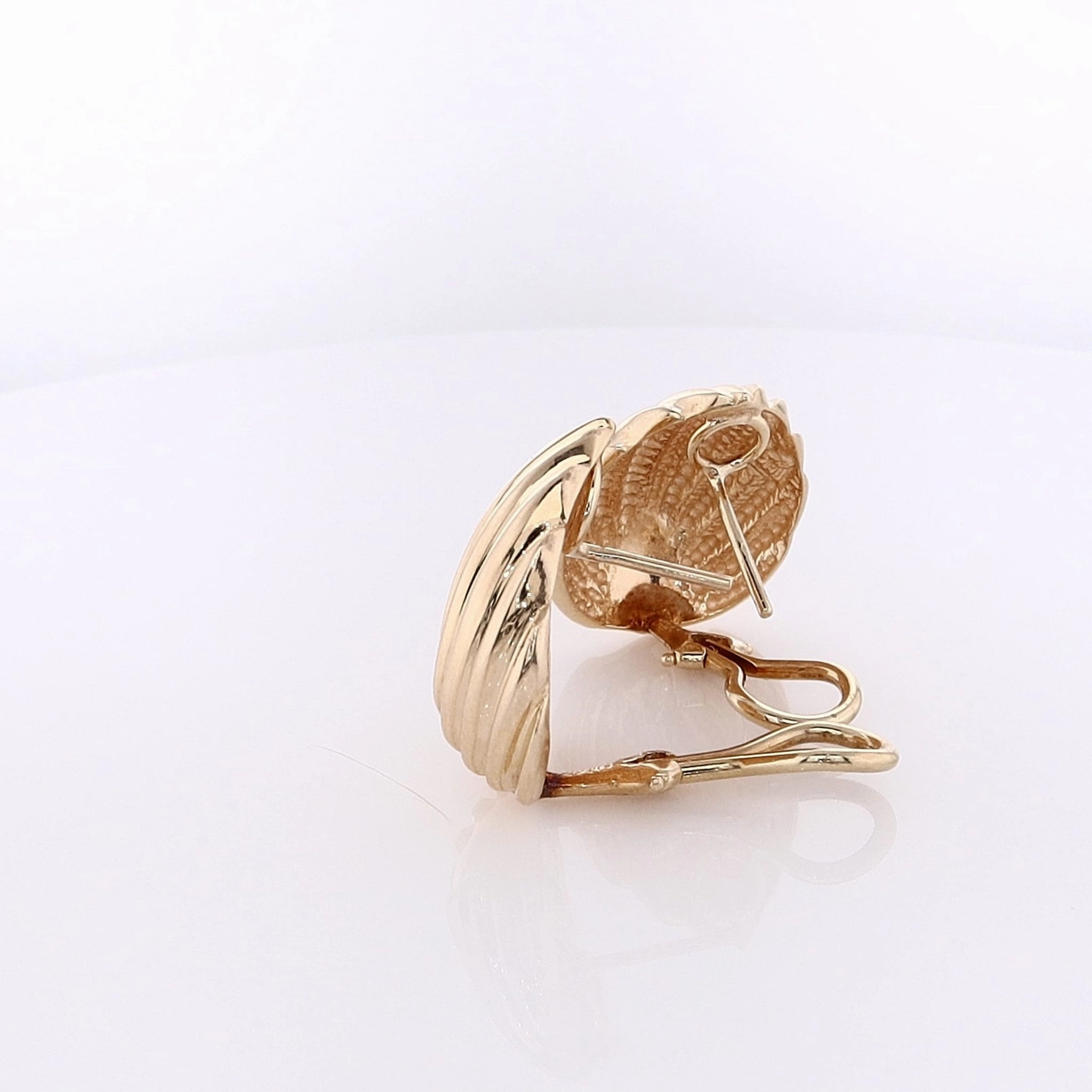 Estate 14 Karat Yellow Gold Ribbed Tear Drop Earrings