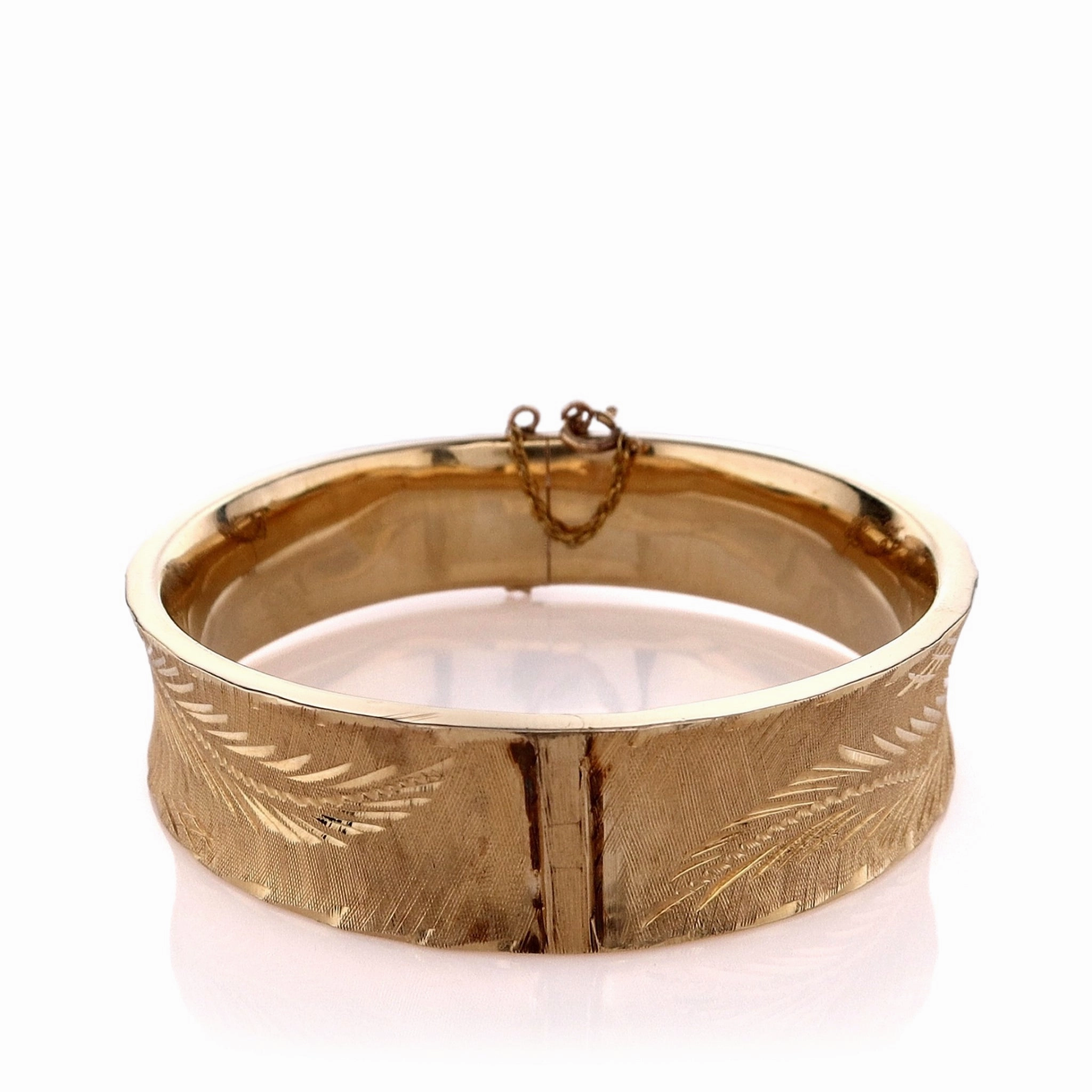 Estate 14k Yellow Gold Engraved Concave Florentine Flower Design Hinged Bangle Bracelet