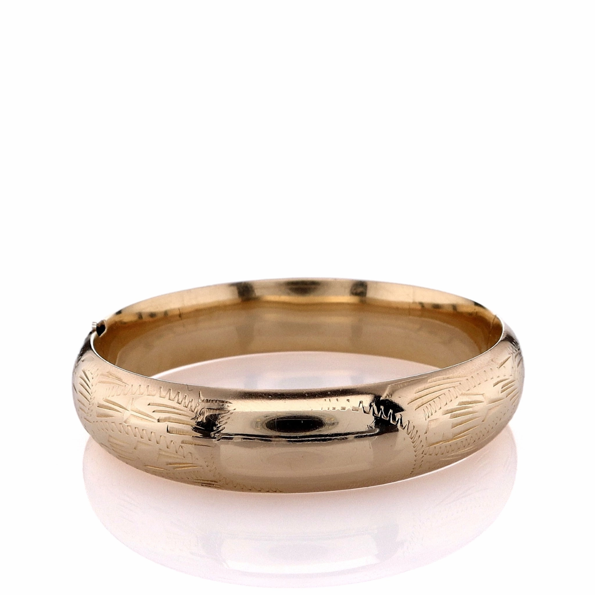 Estate 14k Yellow Gold Polished Center Engraved Hinged Bangle Bracelet