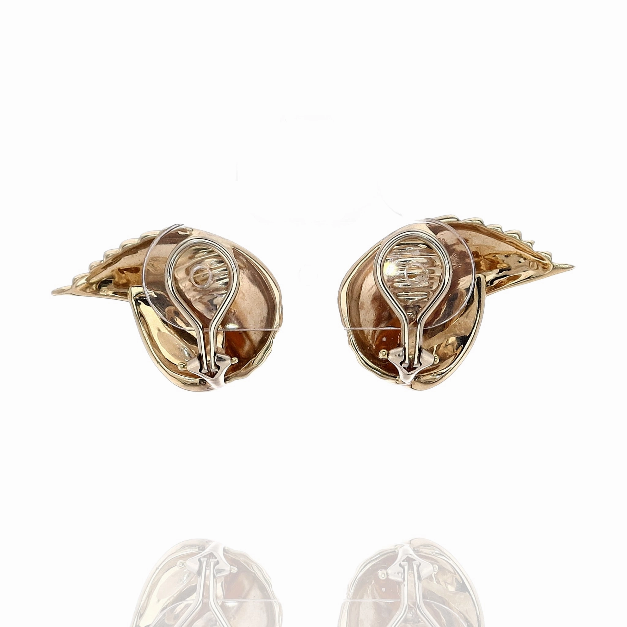 Estate 14k Yellow Gold Ribbed Ribbon Design Clip-On Earrings