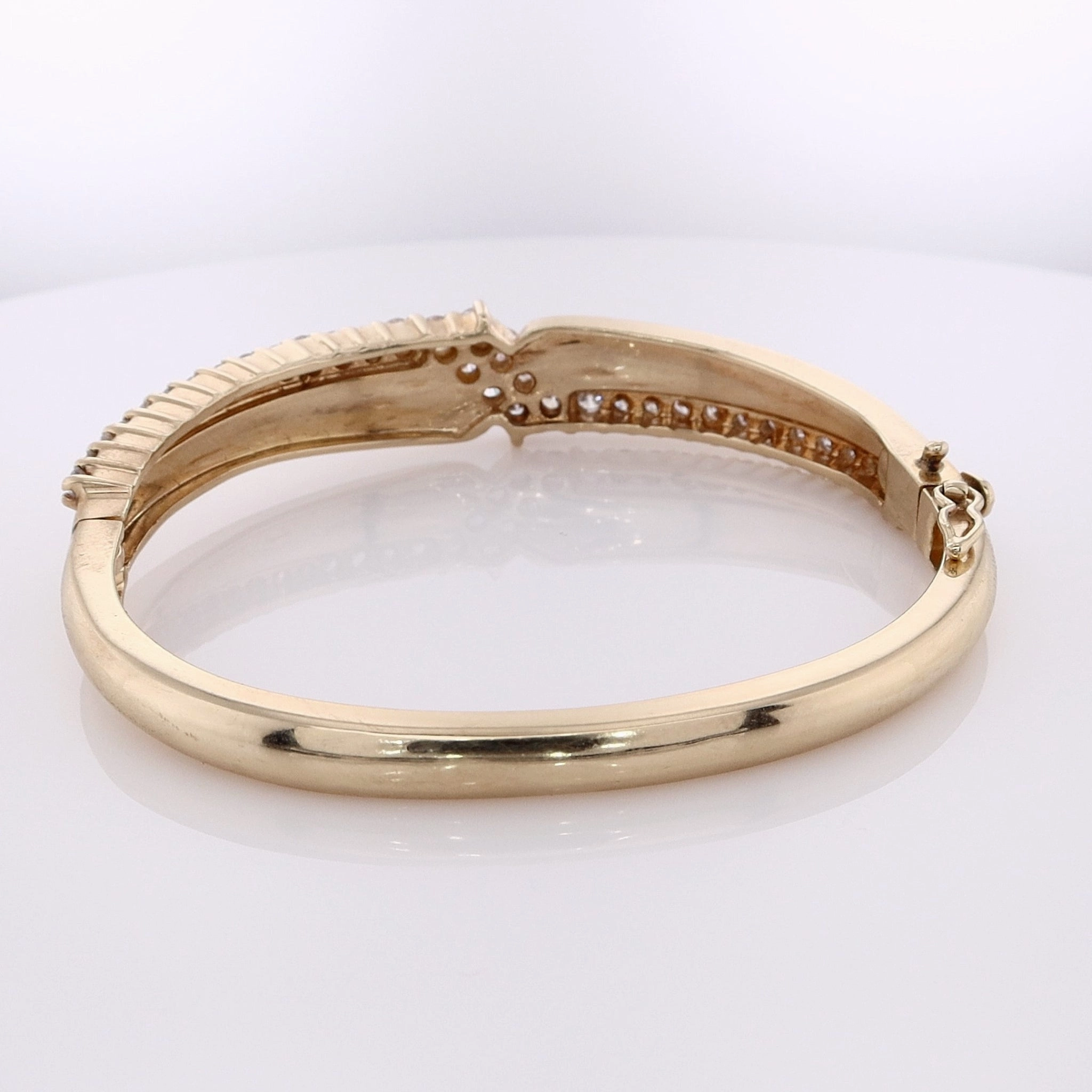 Estate 14ky Bangle Hinged Ribbed With 36 RBC D2.45tw IJ I1 "Z" Design