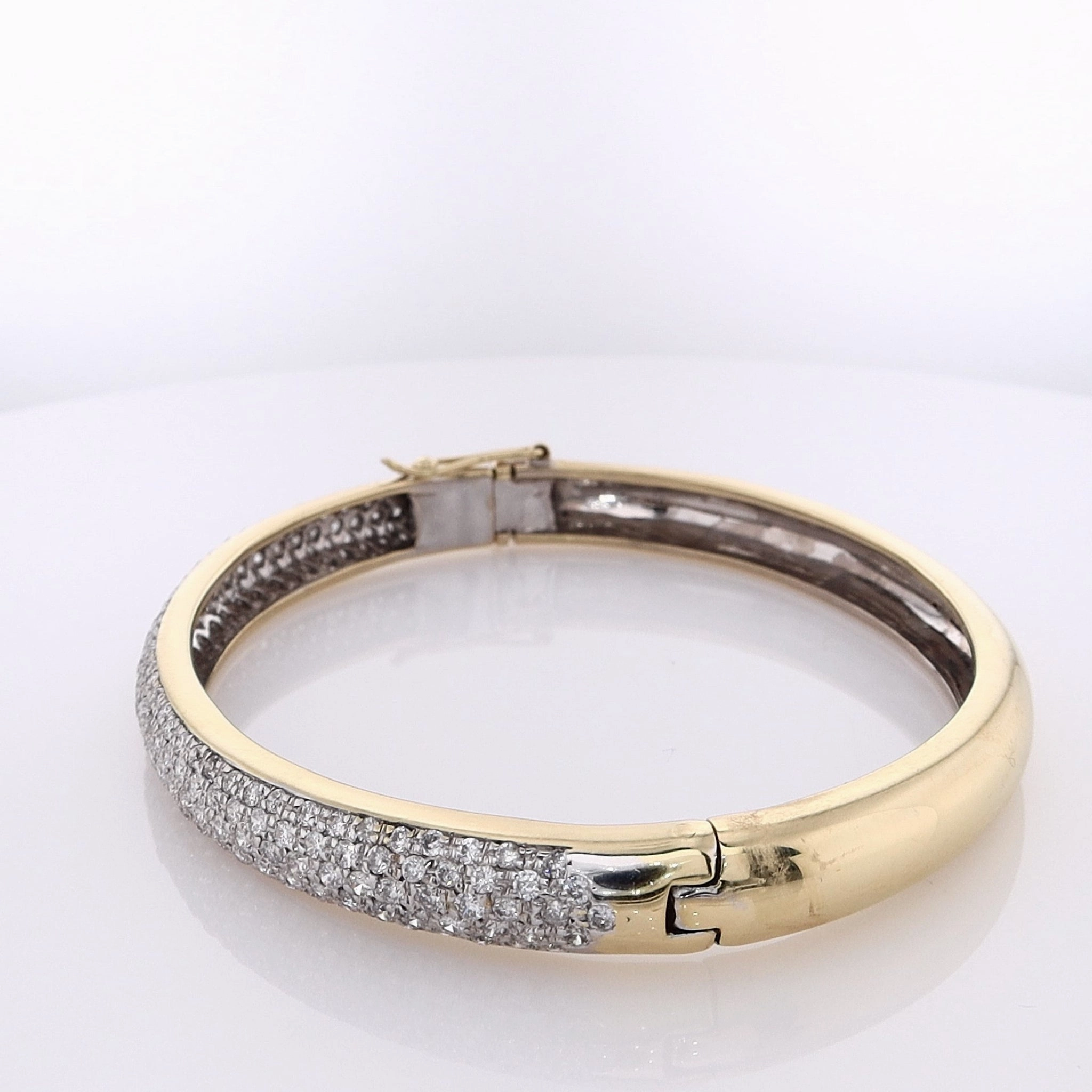 Estate 18 Karat Yellow Gold Diamond Hinged Bangle Bracelet