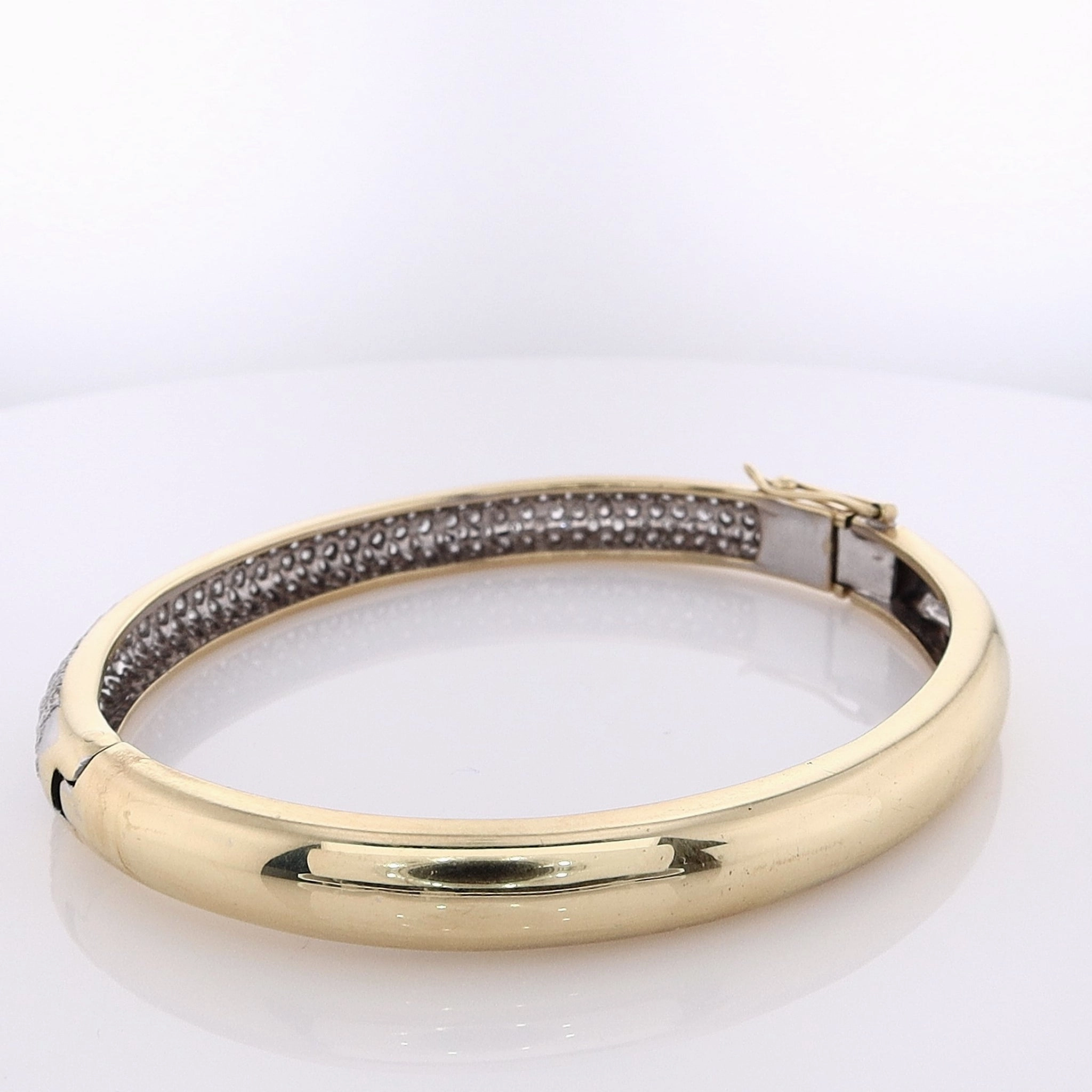 Estate 18 Karat Yellow Gold Diamond Hinged Bangle Bracelet