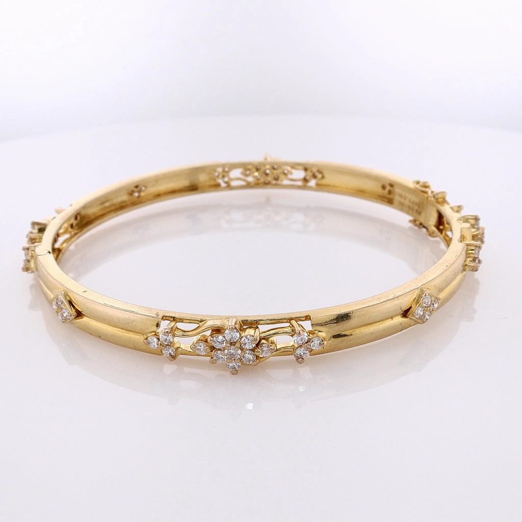 Estate 18 Karat Yellow Gold Flower Station Motif Diamond Hinged Bangle Bracelet