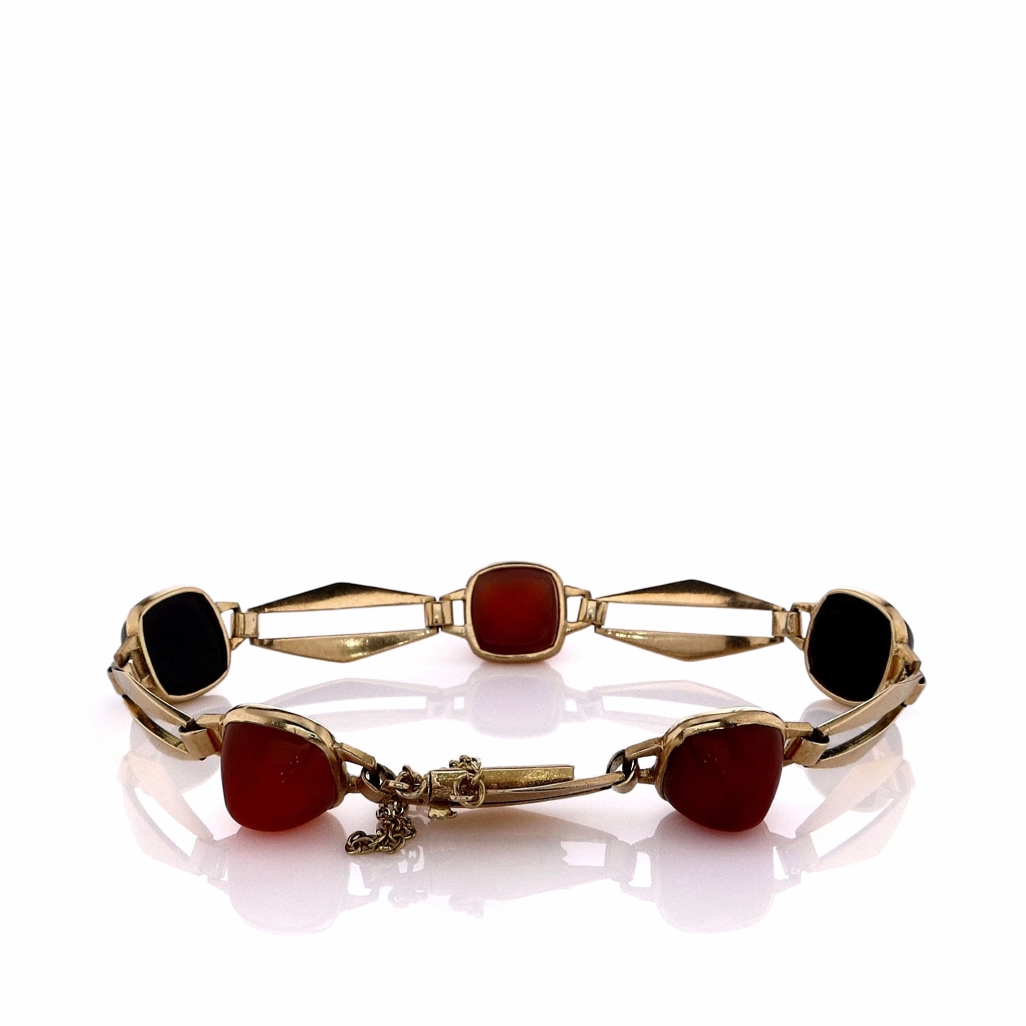 Estate 18k Yellow Gold Alternating Sugarloaf Carnelian and Onyx Bracelet