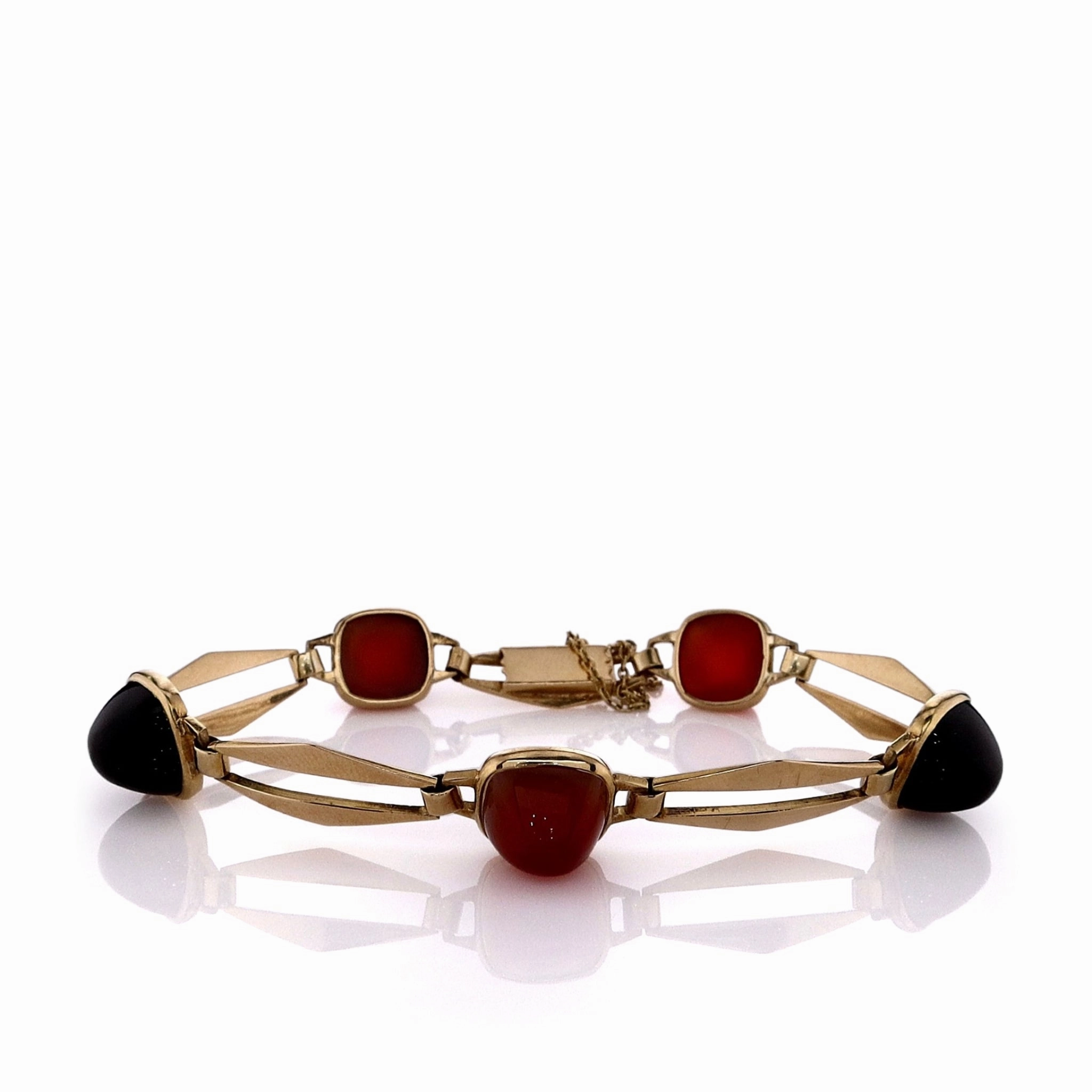 Estate 18k Yellow Gold Alternating Sugarloaf Carnelian and Onyx Bracelet