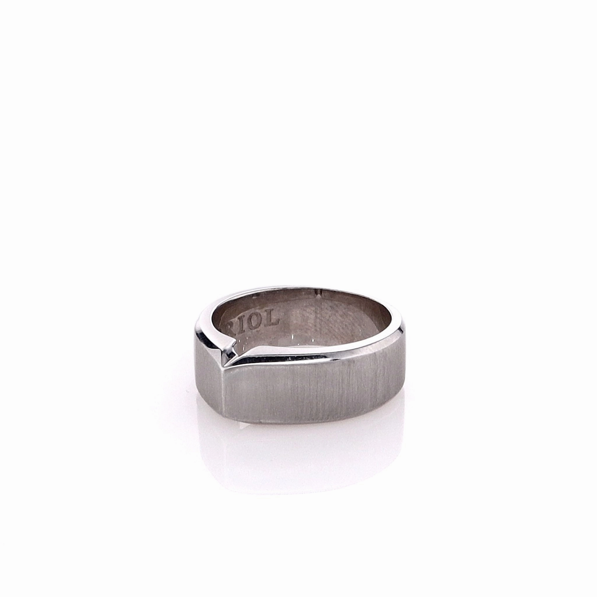 Estate Charriol 18k White Gold Brushed Design With Pinched Top Ring