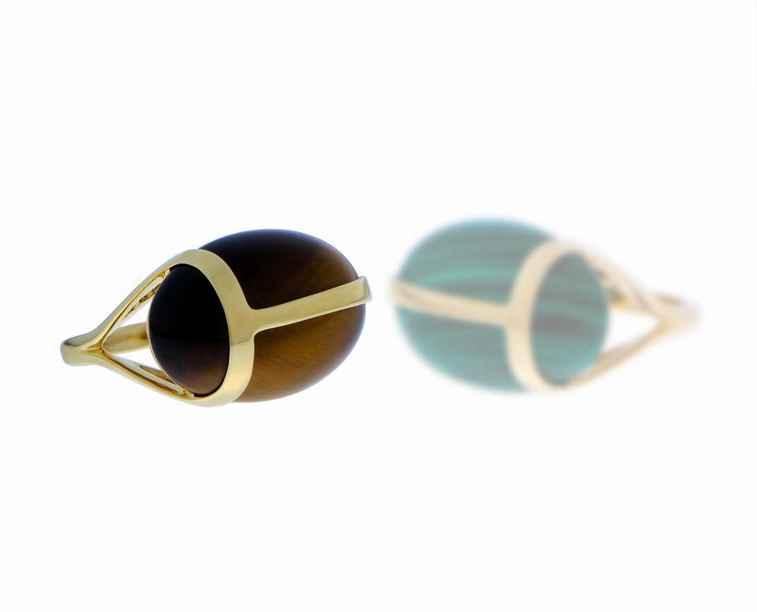 Gold ring with a malachite or tiger eye scarab