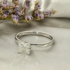 Pre-owned 9ct White Gold 0.90ct Princess Cut Diamond Solitaire Ring