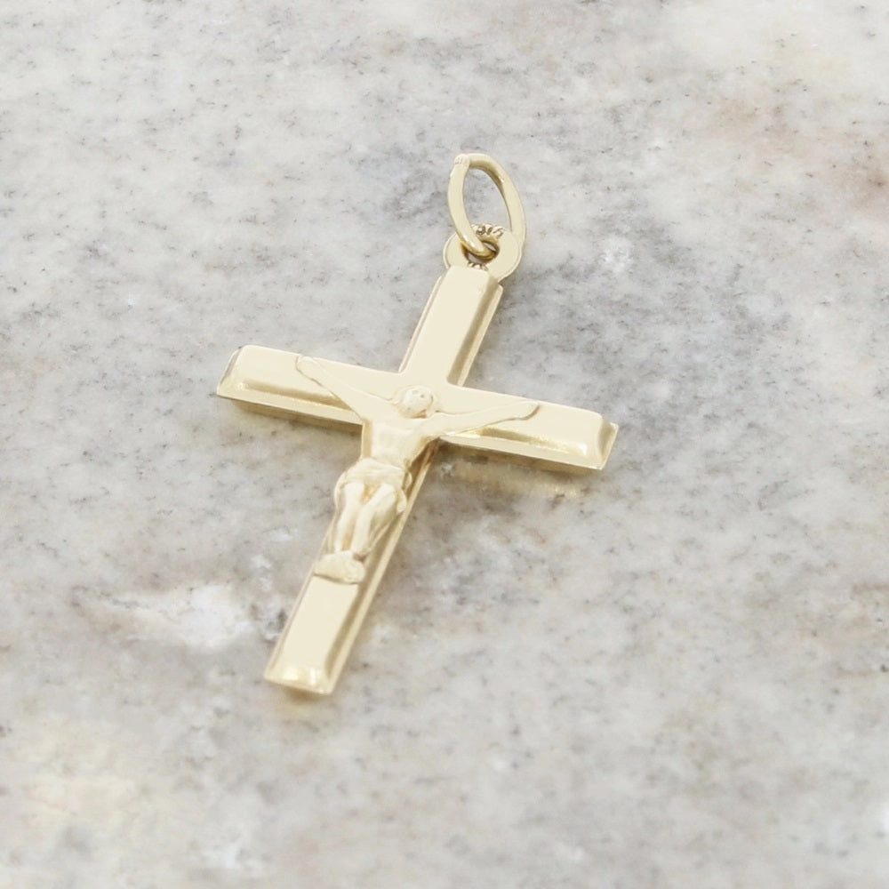 Pre Owned 9ct Yellow Gold Small Crucifix Cross Pendant