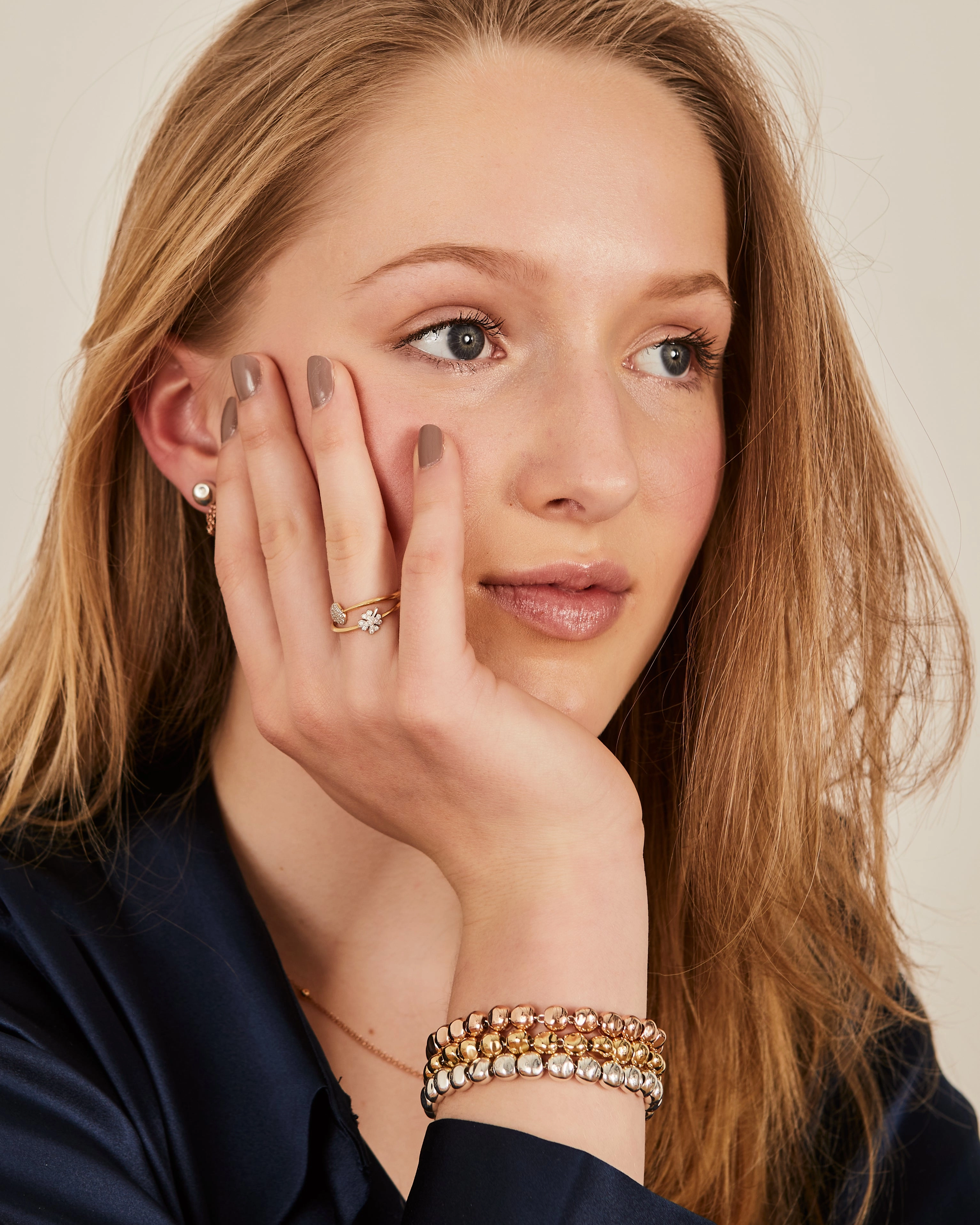 Ring with mini clover with diamonds