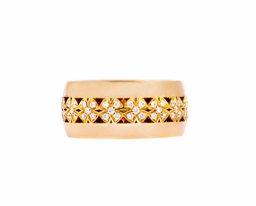 Rose gold ring set with diamonds