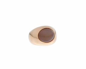 Rose gold ring with a cabochon cut moonstone