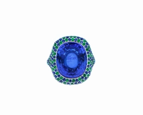 White gold ring tanzanite, tsavorites and sapphires