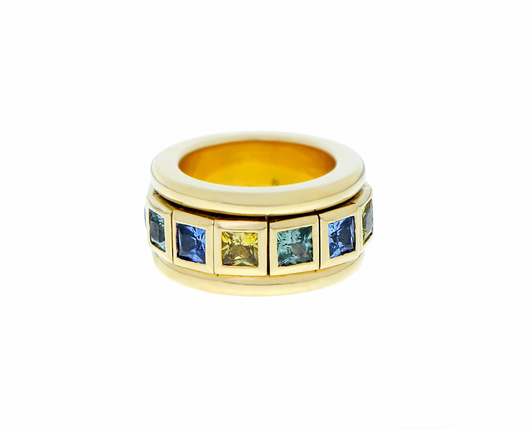 Yellow gold and sapphire ring