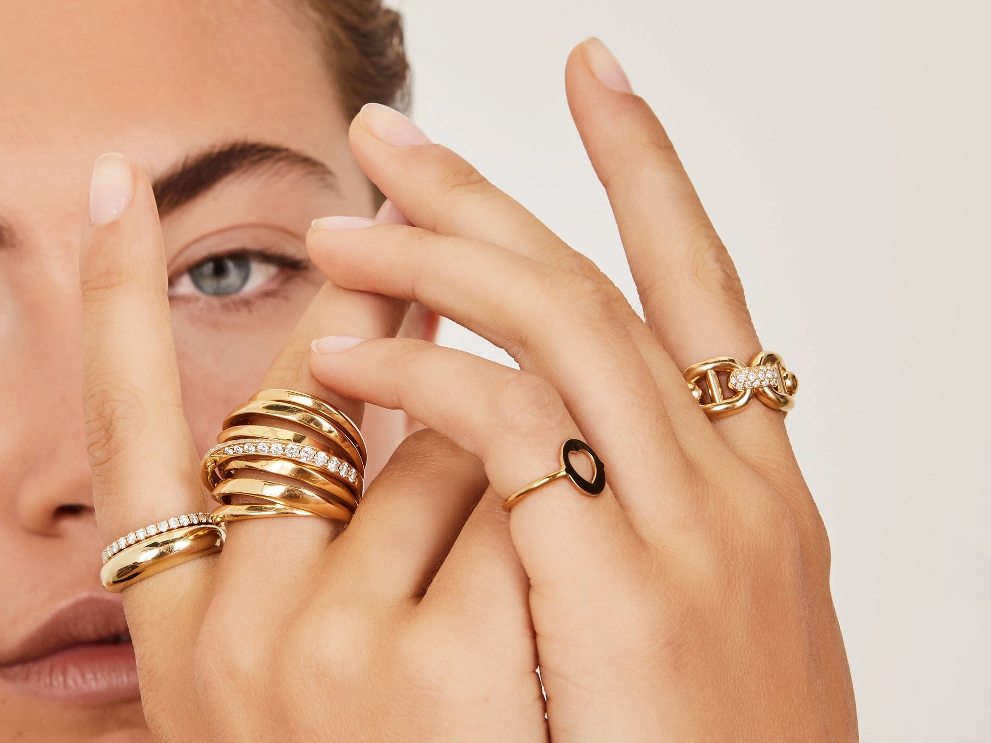 Yellow gold chain ring