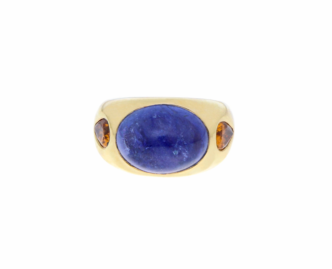 Yellow gold gypsy ring with spessartites and a cabochon cut tanzanite