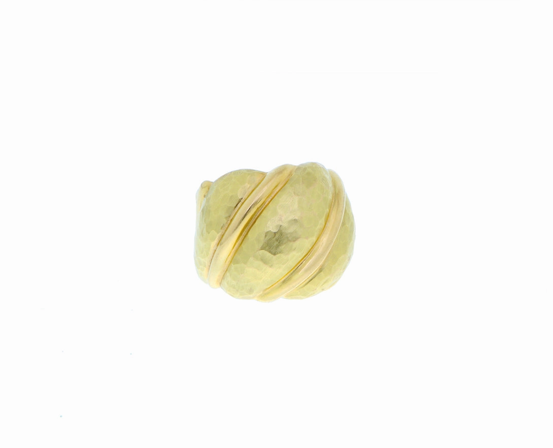 Yellow gold hammered ring with ridge