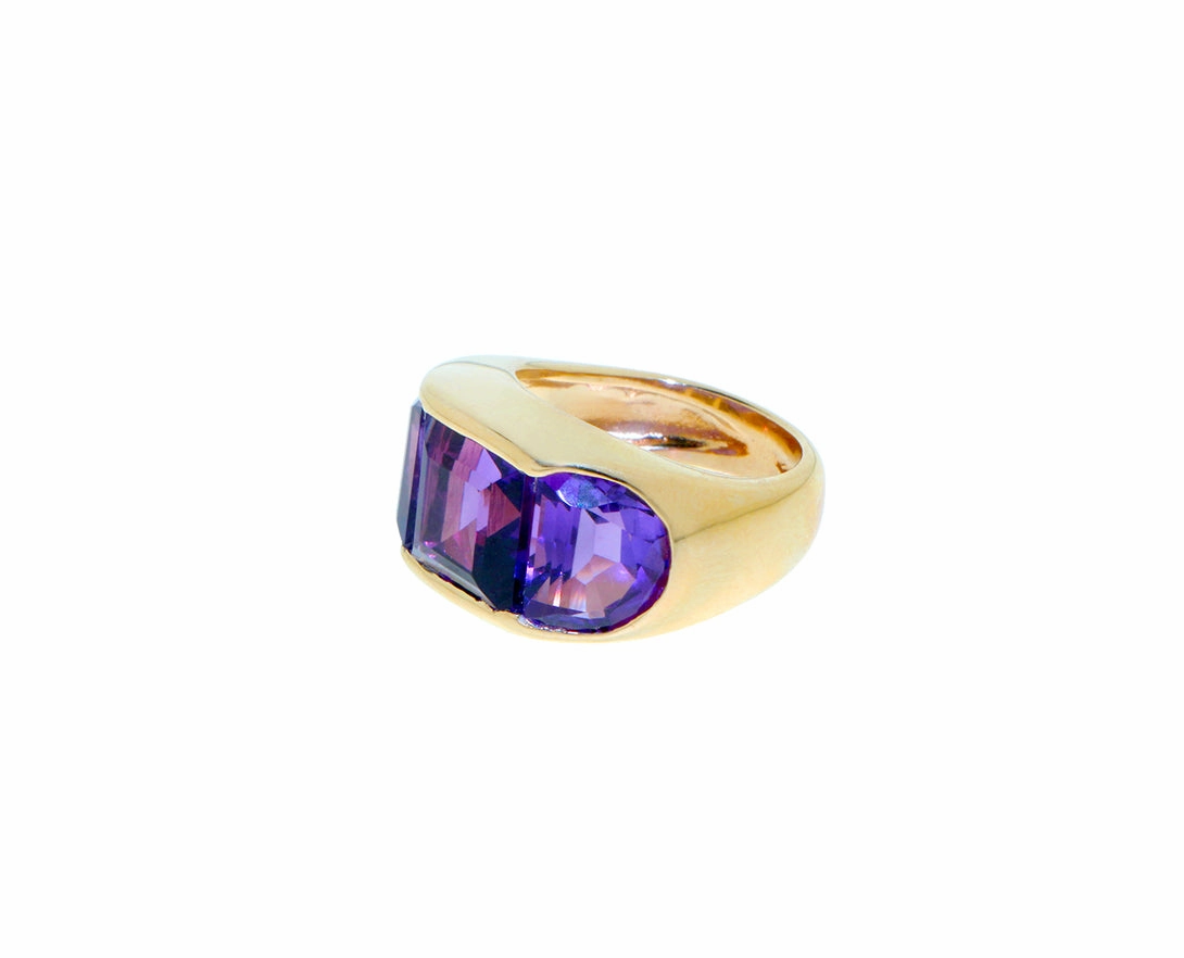 Yellow gold ring with 3 amethysts