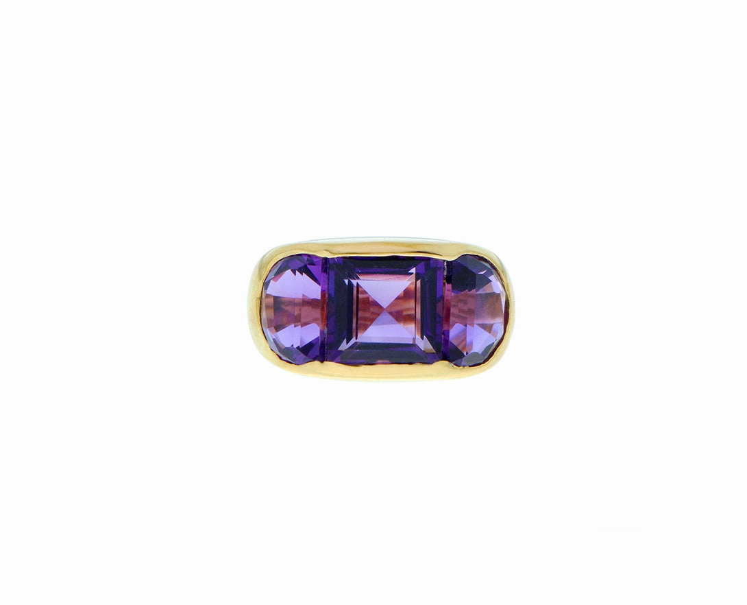 Yellow gold ring with 3 amethysts
