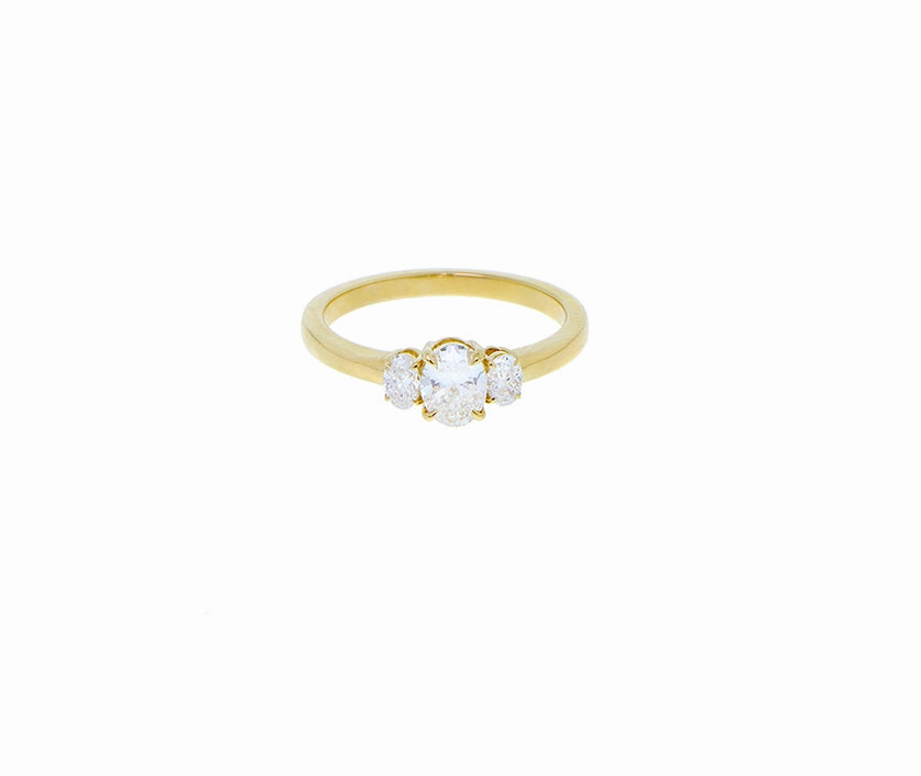 Yellow gold ring with 3 oval diamonds