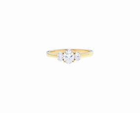 Yellow gold ring with 3 oval diamonds