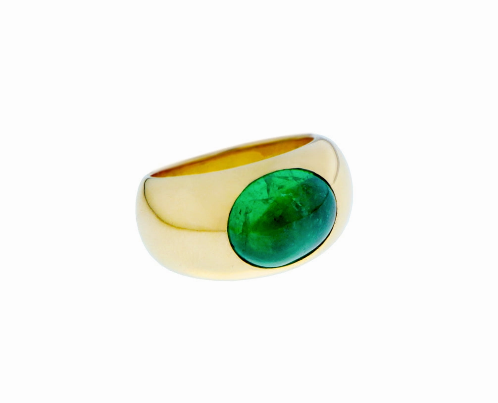 Yellow gold ring with a cabochon cut tsavorite garnet