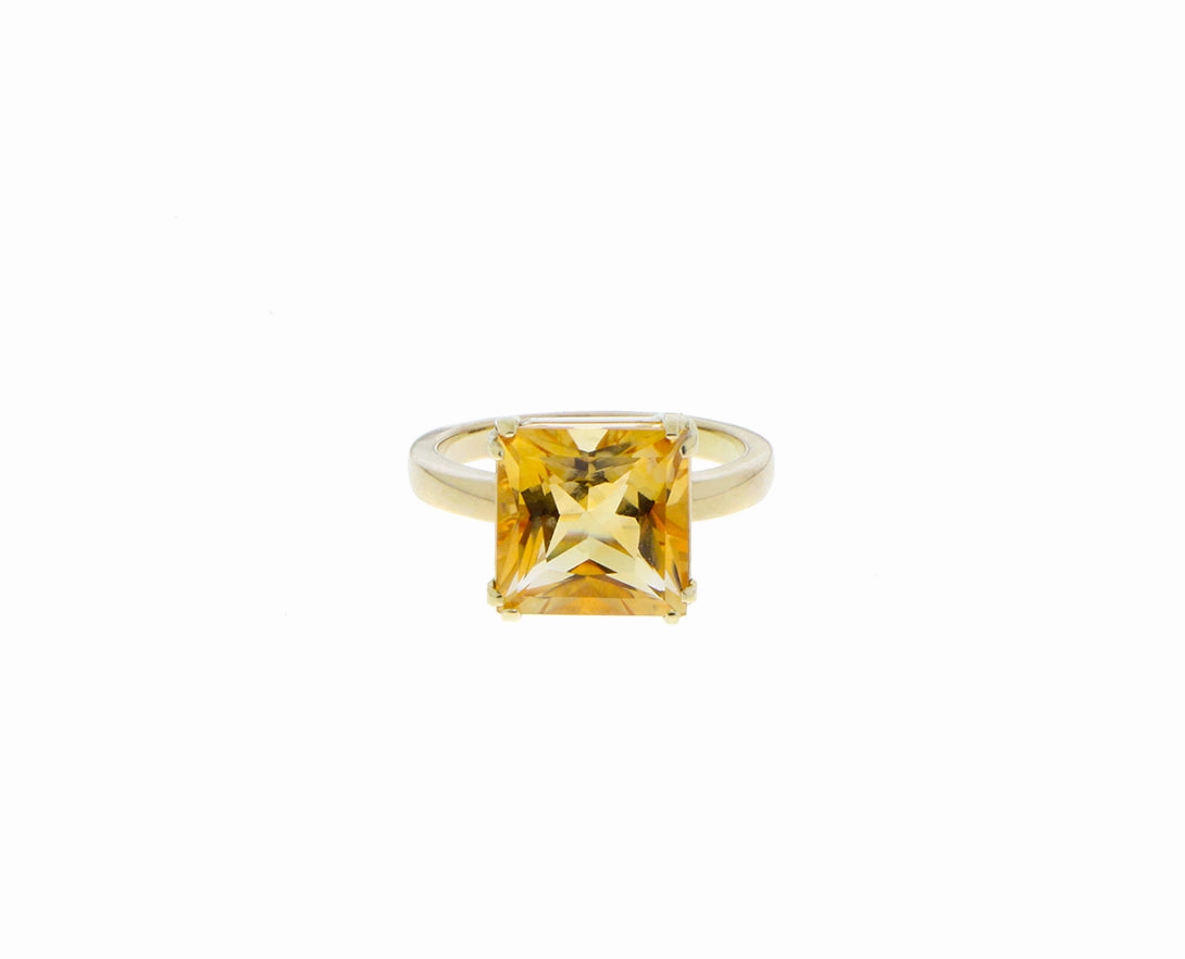 Yellow gold ring with a citrine